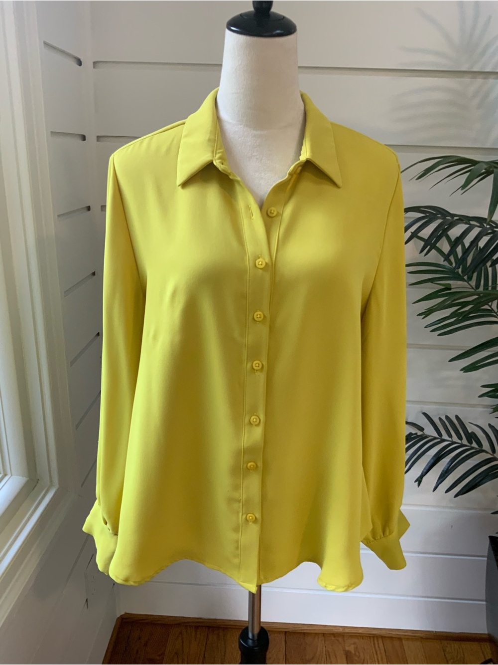 Chico's Yellow Green Long-Sleeve Button-Down Blouse Size 12 (Chico’s Size 2)